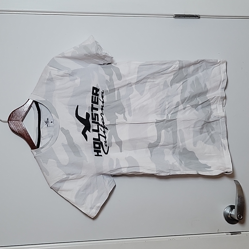 Hollister T-Shirt